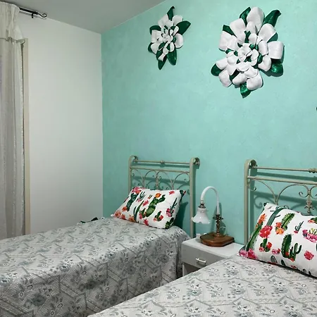 Holiday home Fiori E Farfalle -